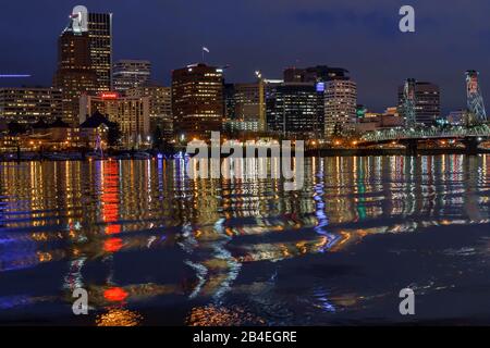 Portland Oregon Skyline bei Nacht Stockfoto