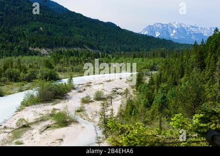 Lenggries, Isar, alpiner Wildfluss, Schotterufer, Wettersteingebirge in Oberbayern, Garmisch-Partenkirchen, Oberbayern, Bayern/Bayern, Deutschland Stockfoto