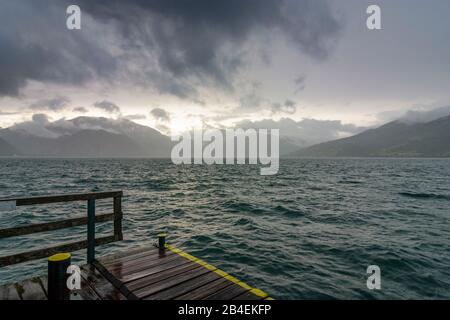 Steinbach am Attersee, Attersee, Regensturm, Steg im Salzkammergut, Oberösterreich, Oberösterreich, Österreich Stockfoto