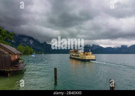 Steinbach am Attersee, Attersee, Regensturm, Steg, Passagierschiff Stadt Vocklabruck bei Sonderfahrt im Salzkammergut, Oberösterreich, Österreich Stockfoto