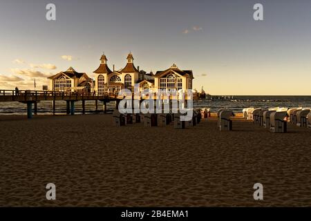 Pier im Ostseebad Sellin auf Rügen, Landkreis Vorpomern-Rügen, Mecklenburg-Vorpommern, Deutschland Stockfoto