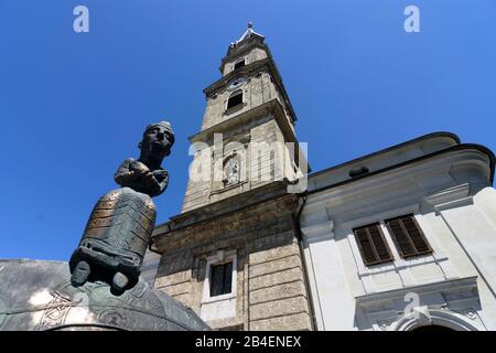 Mattsee, Bronzeplastik von Tassilo III., Herzog von Bayern, Kollegiatkirche im Flachgau, Salzburg, Österreich Stockfoto