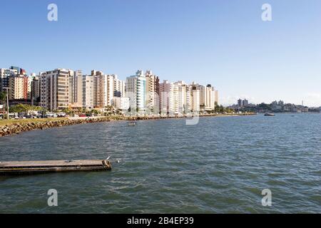 Centro da Cidade de Florinópolis, vista a partir do mar de dentro, orla da Baía Norte, Downtown von Florinópolis, Blick Vom Meer Von Withi Aus Stockfoto