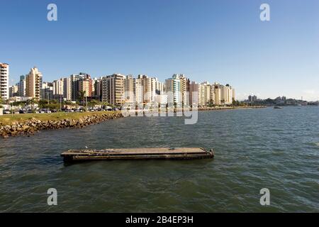 Centro da Cidade de Florinópolis, vista a partir do mar de dentro, orla da Baía Norte, Downtown von Florinópolis, Blick Vom Meer Von Withi Aus Stockfoto