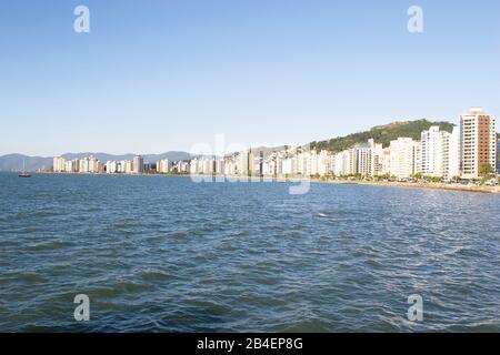 Centro da Cidade de Florinópolis, vista a partir do mar de dentro, orla da Baía Norte, Downtown von Florinópolis, Blick Vom Meer Von Withi Aus Stockfoto