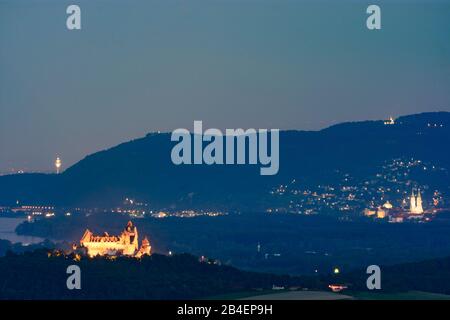 Leobendorf, Blick vom Michelberg auf Schloss Kreuzenstein, Fluss Donau, Berg Kahlenberg, Stift Klosterneuburg in Donau, Niederösterreichischen, Österreich Stockfoto