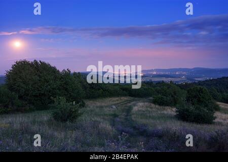 Leobendorf, Blick vom Michelberg auf Schloss Kreuzenstein, Kraftwerk Korneuburg, Wien, Fluss Donau, Berg Kahlenberg, Stift Klosterneuburg in Donau, Niederösterreichischen, Österreich Stockfoto