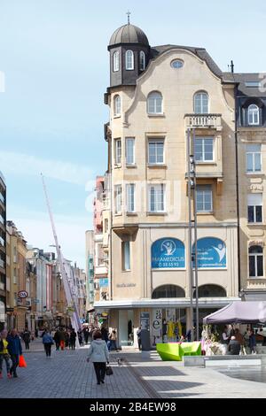 Blick vom Rathausplatz in die Rue de l'Alzette, Esch an der Alzette, Luxemburg, Europa Stockfoto