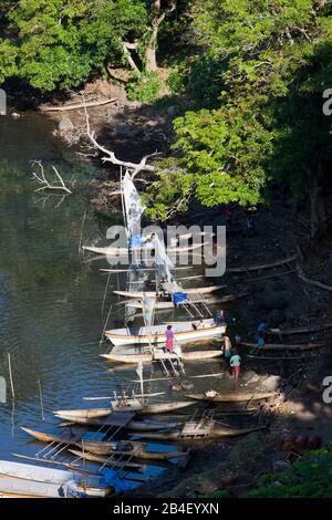 Outrigger Kanus auf Tufi Hafen, Cape Nelson, Oro Provinz, Papua Neu Guinea Stockfoto