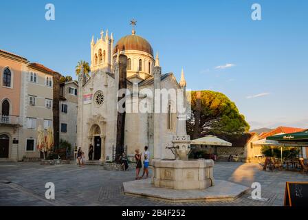 Erzengel-Michael-Kirche, Belavista Fountain, Herceg Novi, Bucht von Kotor, Montenegro Stockfoto