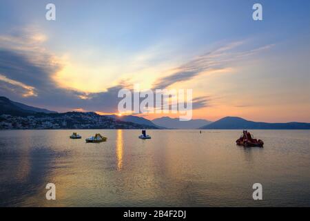 Sonnenaufgang, Herceg Novi, Blick von Igalo, Bucht von Kotor, Adriaküste, Montenegro Stockfoto