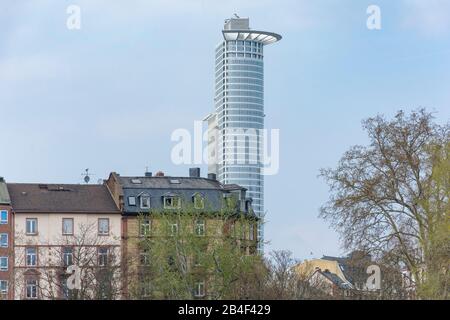 Deutschland, Hessen, Frankfurt, das Gebäude der DZ Bank vom Main aus gesehen. Stockfoto