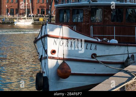 Helsinki, Halkolaituri-Kai, Hafen historischer Schiffe, Norkulla im Abendlicht Stockfoto