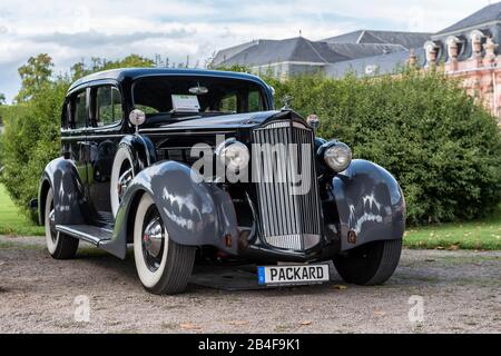 Schwetzingen, Baden-Württemberg, Deutschland, Packard, Typ 1092, Baujahr 1937, Motorleistung 5244, 135 ps, Concours d'Elégance im Schlosspark Stockfoto