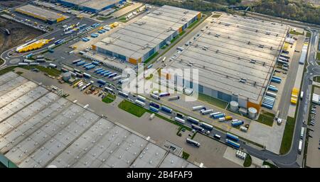 Luftbild des Amazonas-Logistikzentrums Kaltbandstraße auf dem Gelände der ehemaligen Dortmunder Westfalenhütte im Ruhrgebiet im Land Nordrhein-Westfalen, Deutschland. Stockfoto