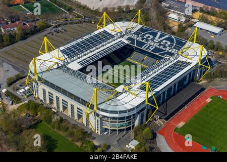 Luftbild des Fußballstadions BVB Signal Iduna Park und Stadion Rote Erde in Dortmund im Ruhrgebiet im Bundesland Nordrhein-Westfalen, Deutschland. Stockfoto
