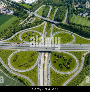 Luftbild des Autobahnkreuzes Dortmund/Castrop-Rauxel, Sauerland-Linie, AUTOBAHN A45, AUTOBAHN A42, in Dortmund-Deinhausen, Dortmund, Ruhrgebiet, Nordrhein-Westfalen, Deutschland Stockfoto