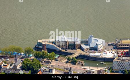 Luftbild des Schokoladenmuseums Köln, kulturhistorisches Sondermuseum für Schokolade auf einer Halbinsel im Kölner Rheinauhafen im Rheinland im Land Nordrhein-Westfalen, Deutschland, Stockfoto