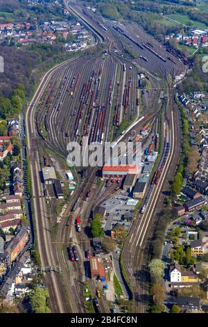 Luftbild des Güterbahnhofs Osterfeld in Oberhausens im Ruhrgebiet im Bundesland Nordrhein-Westfalen, Deutschland. Stockfoto