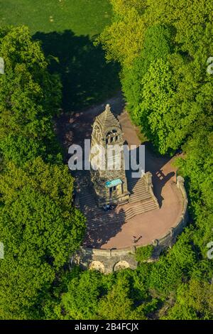 Luftbild vom Aussichtsturm Berger-Denkmal im Naherholungsgebiet Hohenstein in Witten im Ruhrgebiet im Land Nordrhein-Westfalen, Deutschland. Stockfoto