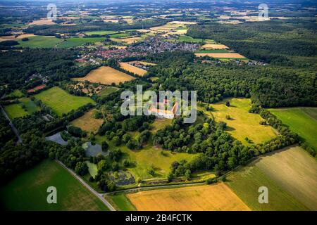 Luftbild Schloss Cappenberg mit der katholischen Stiftskirche in Selm im Ruhrgebiet im Bundesland Nordrhein-Westfalen in Deutschland, Selm, Ruhrgebiet, Nordrhein-Westfalen, Deutschland, Stockfoto