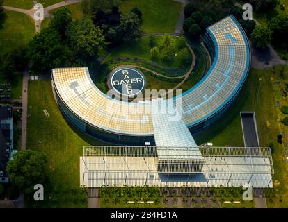 Luftbild des Werks der CHEMPARK Leverkusen Bayer AG mit Sitz der Bayer und der LANXESS Aktiengesellschaft im Carl-Duisberg-Park in Leverkusen im deutschen Bundesland Nordrhein-Westfalen, Deutschland, Stockfoto