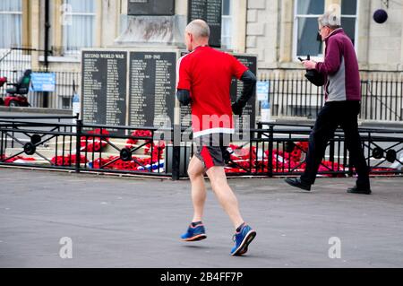 Weymouth. März 2020. Wetter in Großbritannien. Die Menschen beginnen das Wochenende früh, wenn Sonnenschein in die Stadt zurückkehrt. Kredit: Stuart frettwell/Alamy Live News Stockfoto