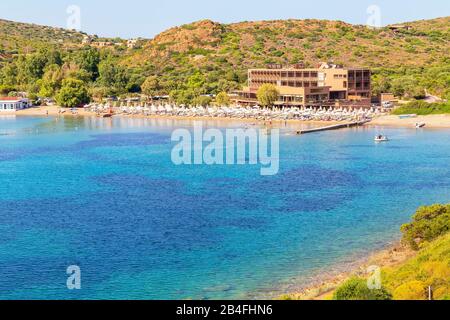 Sounio Bay und Das Ageon Beach Hotel, Cape Sounion, Attika, Griechenland Stockfoto