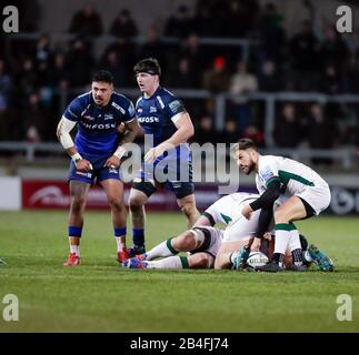 Salford, Lancashire, Großbritannien. März 2020. März 2020; AJ Bell Stadium, Salford, Lancashire, England; Gallagher Premiership Rugby, Sale Sharks versus London Irish; Ben Meehan von London Irish looks to Play the Ball along his Line Credit: Action Plus Sports Images/Alamy Live News Stockfoto