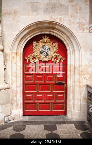 Rot dekorierte Tür, Kirche und Kloster San Esteban, Convento iglesia de San Estéban, Salamanca, Castilla y León, Spanien, Europa Stockfoto