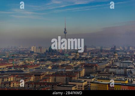 Dezember 2018 über den Dächern Berlins einen Panoramablick Stockfoto