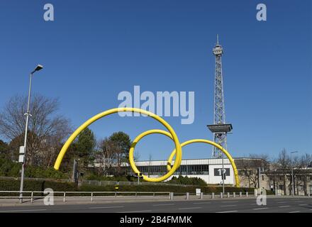 Kunstwerk Ursula Sax ´Looping 1992´, Funkturm, Messedamm, Charlottenburg, Berlin, Deutschland Stockfoto