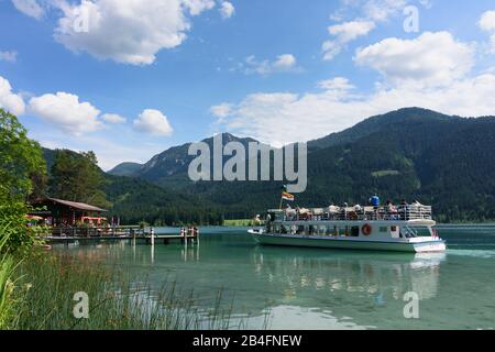 Weißensee, Weißensee, Ausflugsschiff am Steg Ronacherfels in Kärnten/Österreich Stockfoto