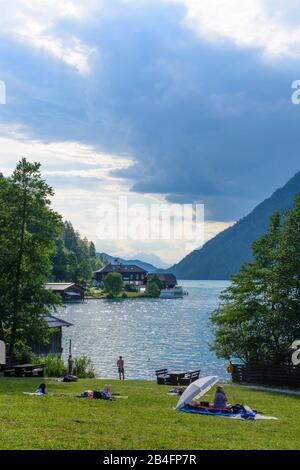 Weißensee, Weissensee East End, Restaurant Dolomitenblick, Strand, Grau in Kärnten/Kärnten, Österreich Stockfoto