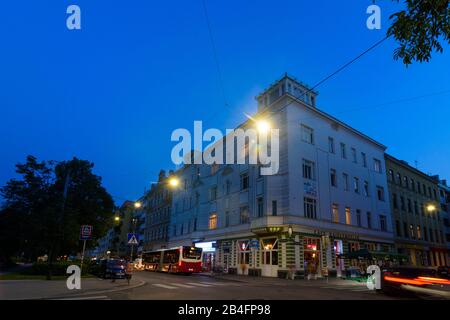 Wien / Wien, Bezirk Kaisermühlen, Platz Schüttauplatz, Restaurant im 22. Donaustadt, Wien, Österreich Stockfoto