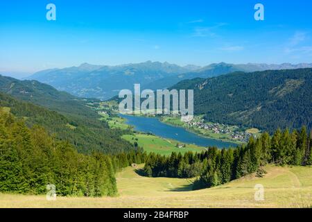 Weißensee, Weißensee, Dorf Techendorf mit Kirche in kärnten/kärntnerischen, Österreich Stockfoto