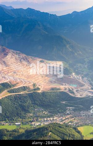 Eisenerz, Berg Erzberg der Eisenerzmine, Stadt Eisenerz in Hochsteiermark, Steiermark, Styria, Österreich Stockfoto