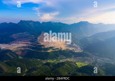 Eisenerz, Berg Erzberg der Eisenerzmine, Stadt Eisenerz in Hochsteiermark, Steiermark, Styria, Österreich Stockfoto