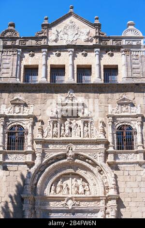 Fassade des Santa Cruz Museums, Toledo, Castilla-La Mancha, Spanien Stockfoto