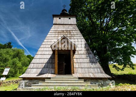 Europa, Polen, Provinz Kleinpolen, Route der Holzarchitektur, Die Katholische Kirche St. Michael, der Erzengel in Dubne Stockfoto