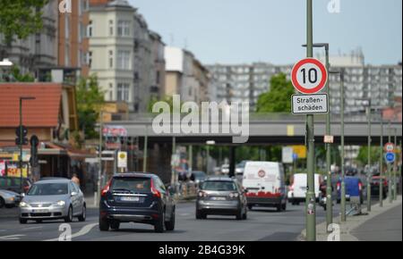 Tempolimit, 10 km/h, Yorckstrasse, Schöneberg, Berlin, Deutschland Stockfoto