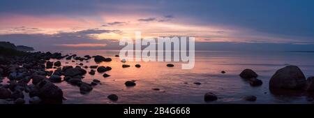 Estland, Nordküste, Ostsee, Schärenküste bei Kaberneeme, Abendlicht, Panorama, Hochaufflösend Stockfoto