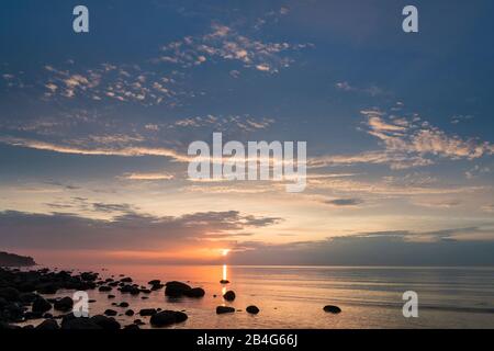 Estland, Nordküste, Ostsee, Schärenküste bei Kaberneeme, Abendlicht Stockfoto