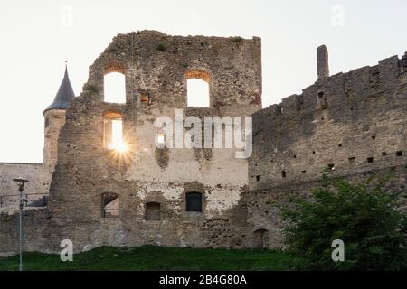 Estland, Westküste, Kurort Haapsalu, Bischofsburg, Haapsalu Linnus, Abendlicht Stockfoto