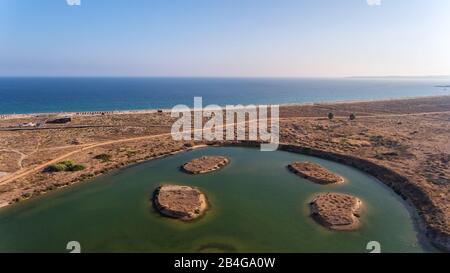 Luftbild des Dorfes Alvor im Sommer, im Süden Portugals, an der Algarve Stockfoto