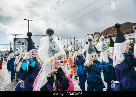 Europa, Schweiz, Basel, Traditionelle Veranstaltung, Basel Fasnacht, das größte der Schweiz, immaterielles Kulturgut der Menschheit, Cortège am Wettsteinplatz, Guggenmusik, Pfeifer Clique Stockfoto