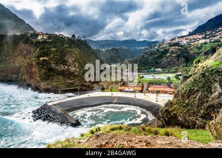 Europa, Portugal, Madeira, Nordküste, Distrikt Santana, Faial, der Mund von Ribeira do Faial Stockfoto