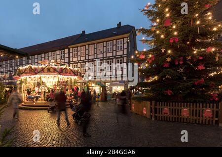 Advent, Weihnachten, Weihnachtsmarkt, Blaue Stunde, Marktplatz, Einbeck, Niedersachsen, Deutschland, Europa Stockfoto