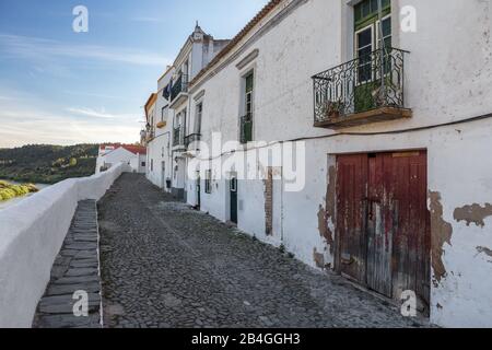 Straßen der alten Touristenstadt Mertola. Portugal Alentejo Stockfoto