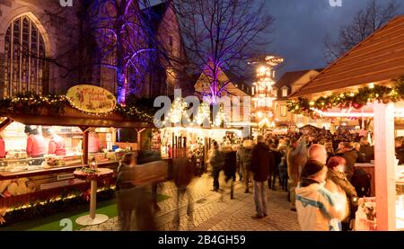 Weihnachtsmarkt, Marktkirche, Blaue Stunde, Hamelin, Niedersachsen, Deutschland, Europa Stockfoto